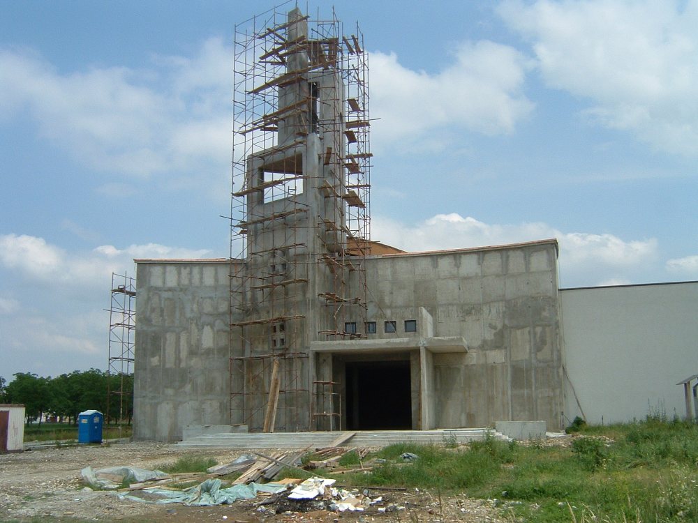 Gradnja crkve - Lipanj 2004