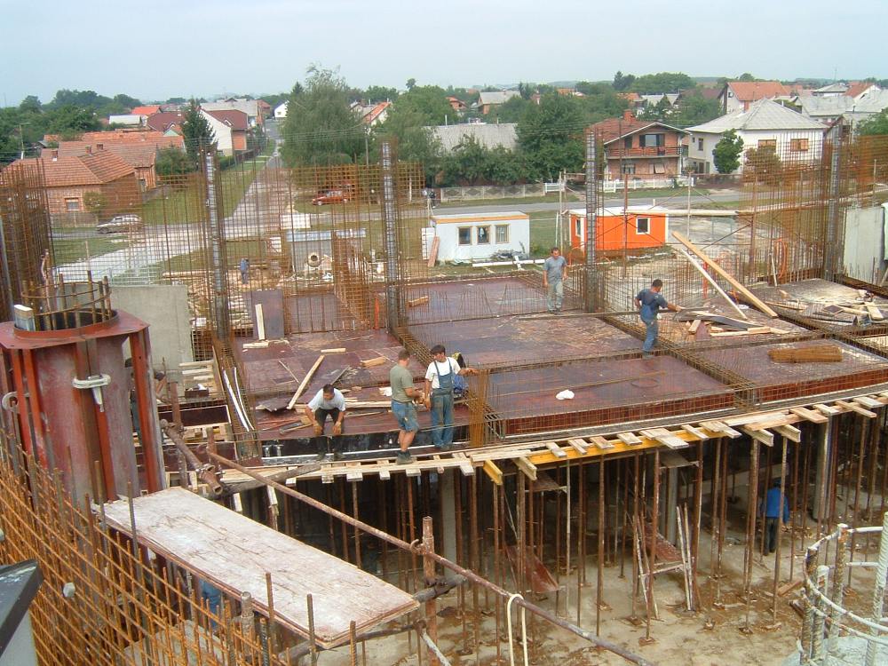 Gradnja crkve - Kolovoz 2003